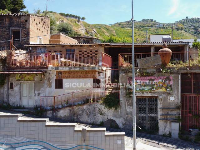 Locale Commerciale in vendita a Santo Stefano Di Camastra, Sicilia