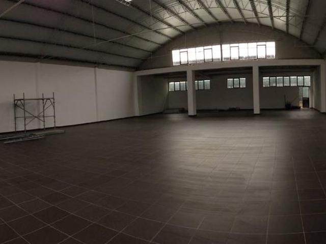 Locale Commerciale in vendita a Signa, Toscana