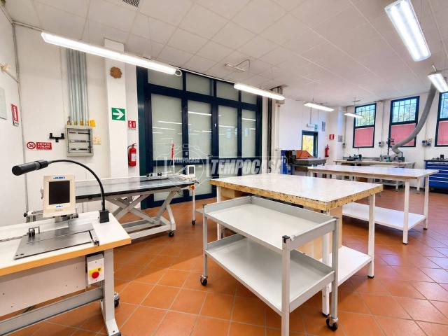 Locale Commerciale in vendita a Unione di Comuni Montani Colline del Fiora, Sorano
