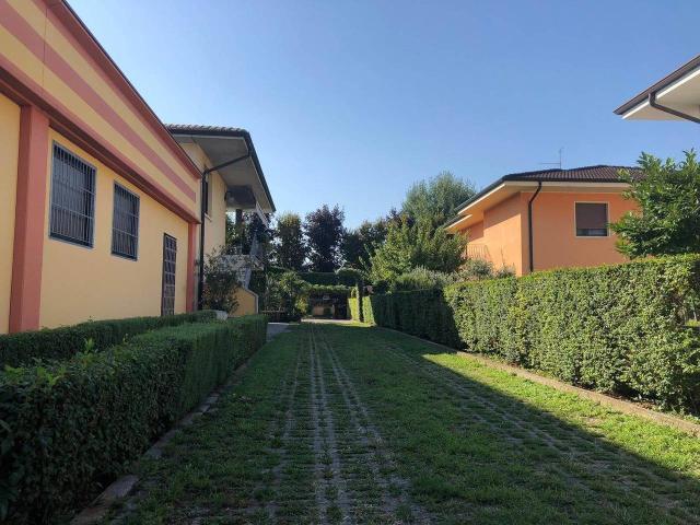 Locale Commerciale in vendita a Sorgà, Veneto