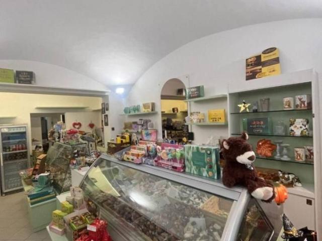 Locale Commerciale in vendita a Taggia, Arma Di Taggia