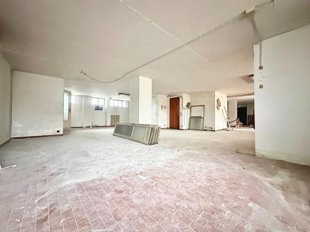Locale Commerciale in vendita a Piemonte, Alessandria