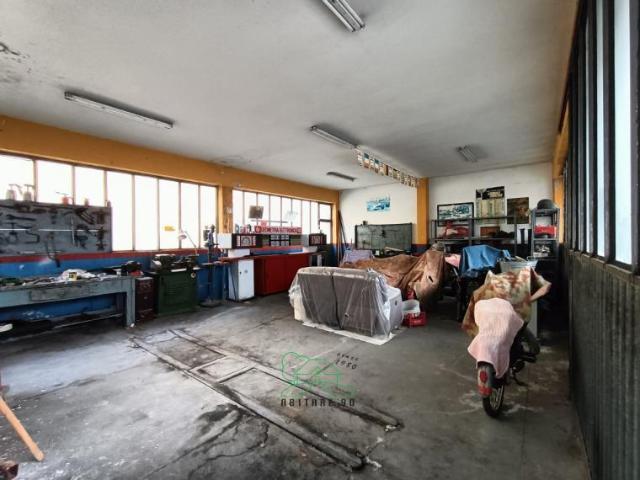Locale Commerciale in vendita a Vallefoglia, Marche