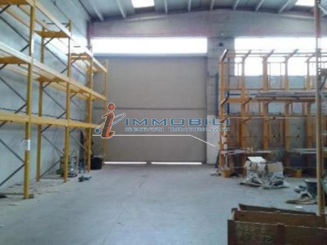 Locale Commerciale in vendita a Volongo, Lombardia