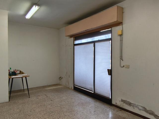 Locale Commerciale in vendita a Buon Pastore-Sant'Agnese-San Damaso, Modena