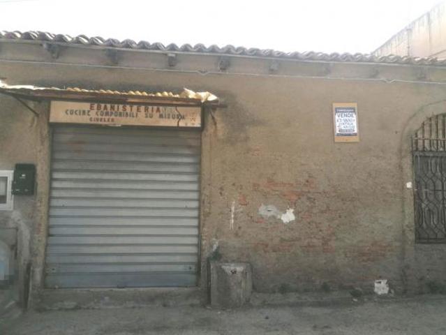 Locale Commerciale in vendita a Messina, Sicilia