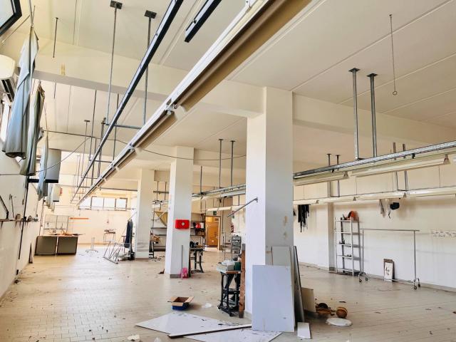 Locale Commerciale in affitto a Borghetto, Marche