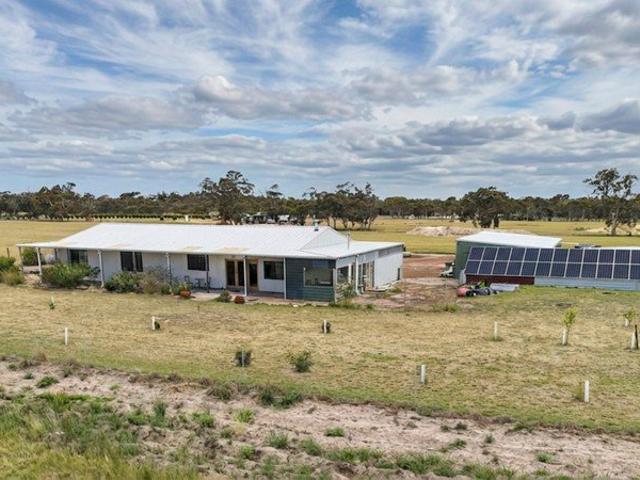 House for sale in Broomehill Village, Shire Of Broomehill-Tambellup