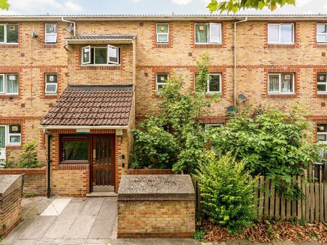 Apartment for rent in Brimmington Estate, Greater London