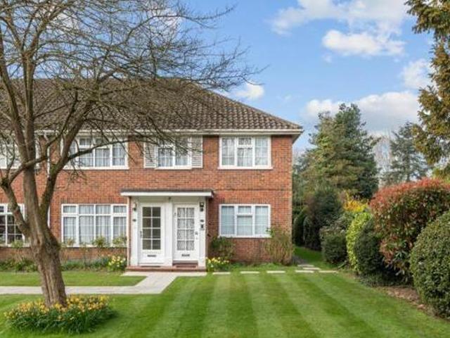 House for sale in Little Stanmore, Greater London