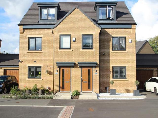 House for rent in The Green, Leeds