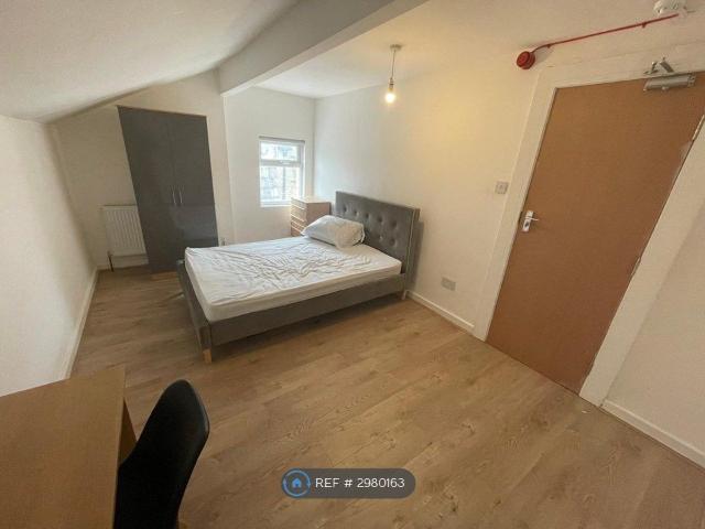 Room for rent in Fairfield, Calderstones