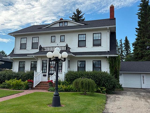 House for sale in Lacombe, Alberta