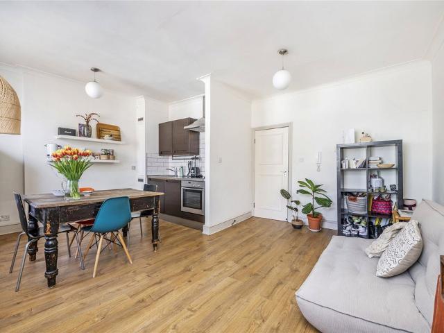 Apartment for rent in North Kensington, Greater London