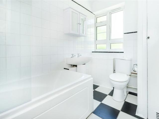 Apartment for rent in North Kensington, Greater London
