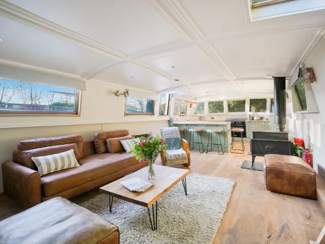 House for rent in Brondesbury, Greater London