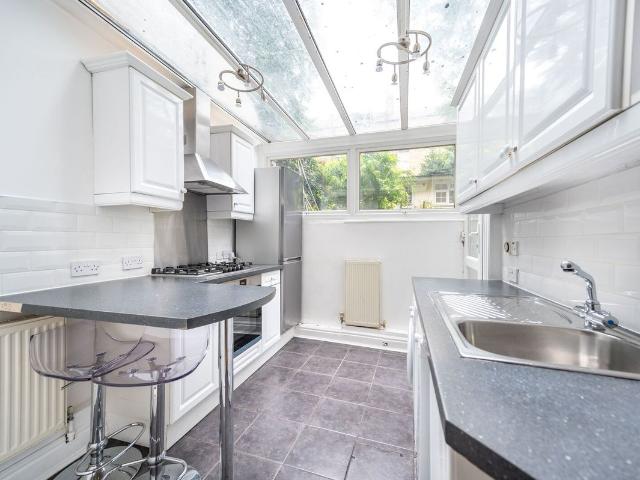 Apartment for rent in North Kensington, Greater London