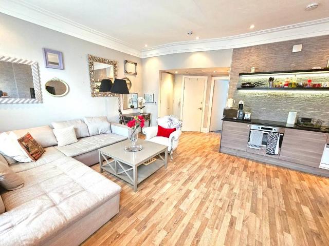Apartment for rent in North Kensington, Greater London