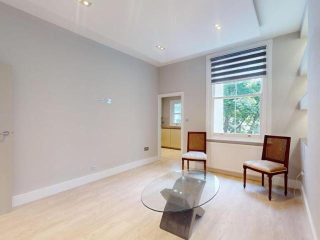 Apartment for rent in North Kensington, Greater London