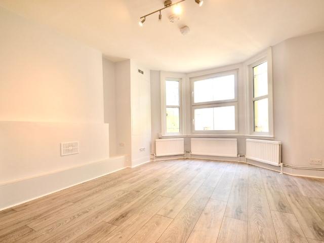 Studio for rent in North Kensington, Greater London