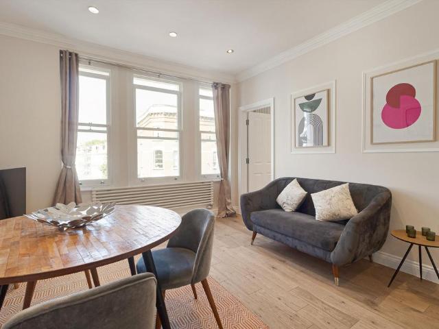 Apartment for rent in North Kensington, Greater London