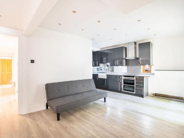 House for rent in North Kensington, Greater London