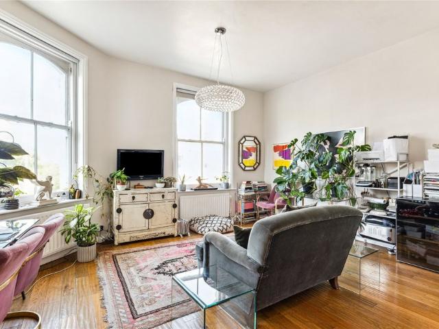 Apartment for rent in North Kensington, Greater London