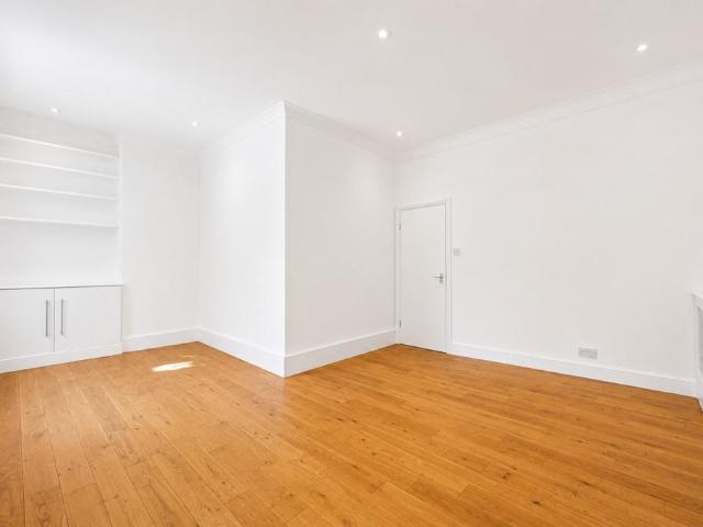 Apartment for rent in North Kensington, Greater London