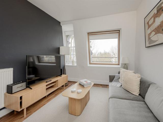Apartment for rent in North Kensington, Greater London