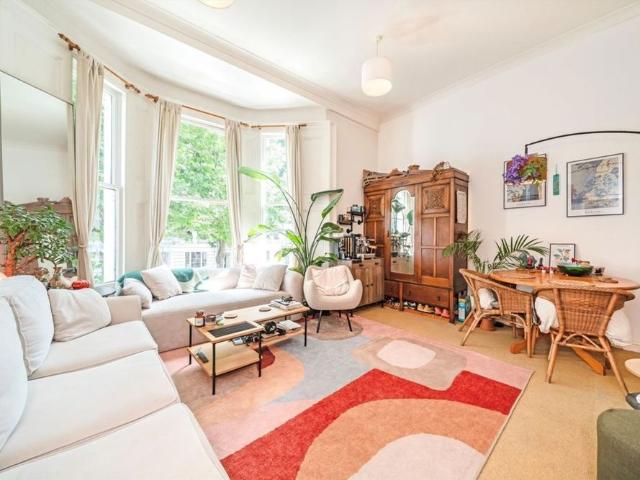 Apartment for rent in North Kensington, Greater London