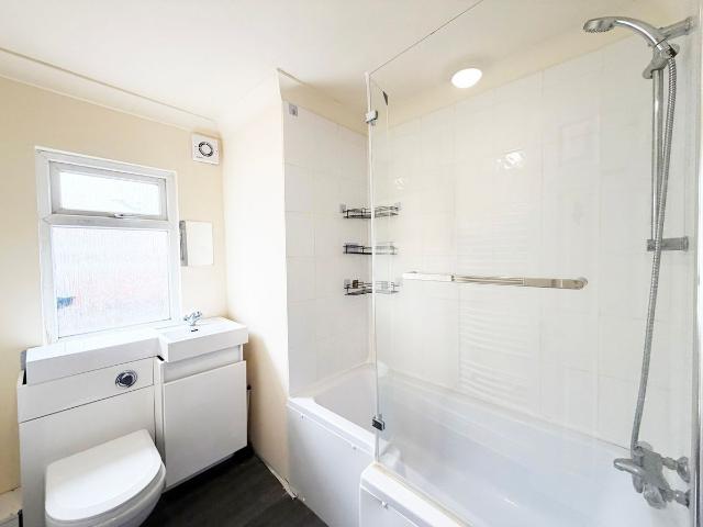 Apartment for rent in Red Hill, Surrey