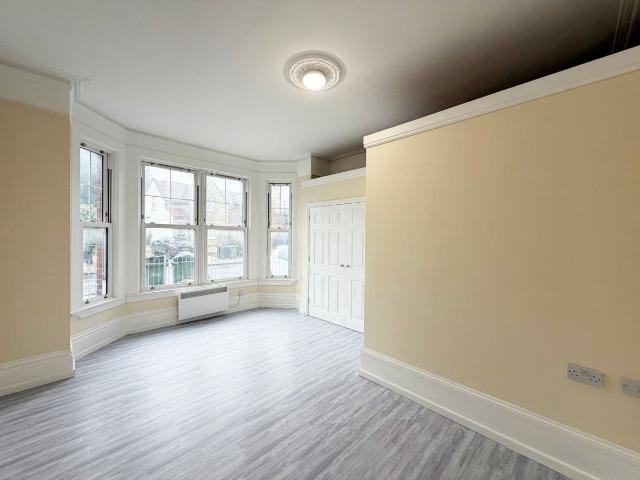 Apartment for rent in Red Hill, Surrey