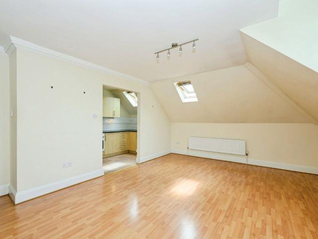 Apartment for rent in Redhill, Reigate and Banstead