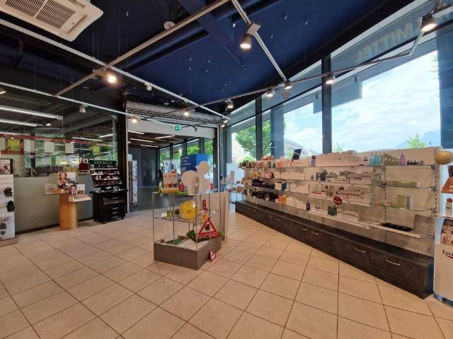 Gewerbe mieten in Domat, Ems