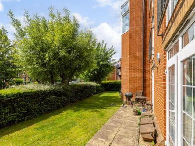 House for sale in Little Stanmore, Greater London