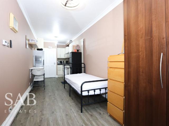 Studio for rent in London Borough of Ealing, Greenford