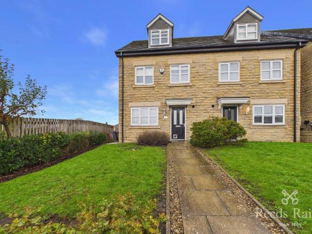 House for rent in Four Lane Ends, Bradford