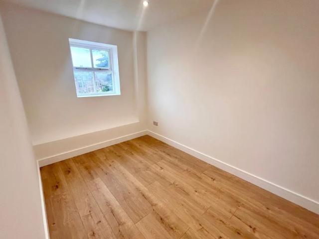 Apartment for rent in Watford Heath, Watford