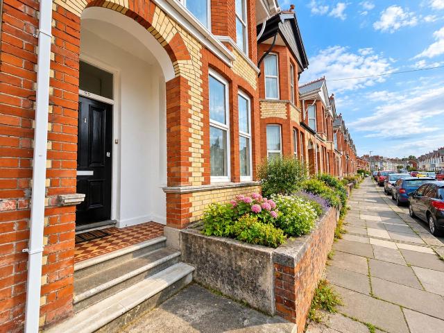 Apartment for rent in Lipson, Mount Wise