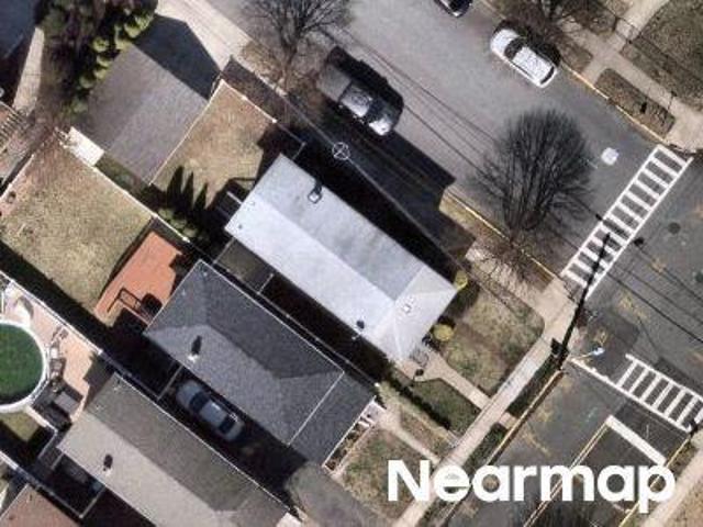 House for sale in Lyndhurst, New Jersey