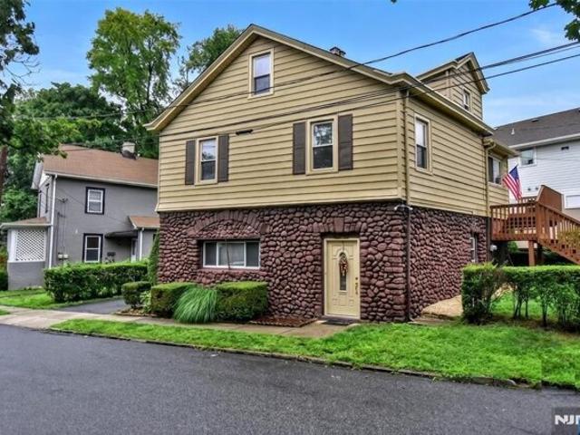 House for sale in Waldwick, New Jersey