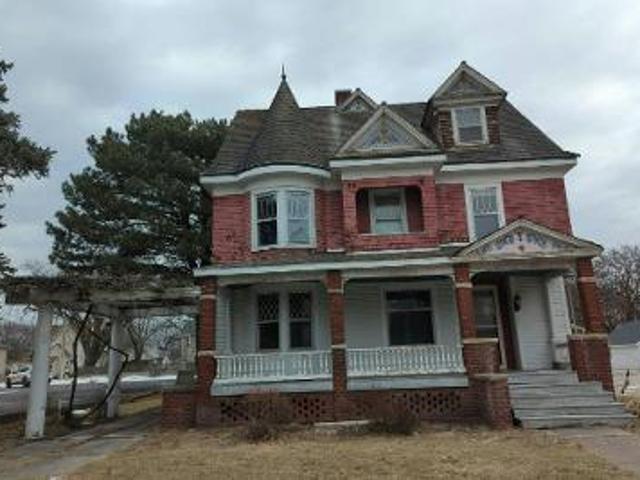 House for sale in Macomb