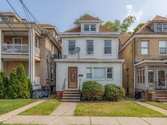 House for sale in Elizabeth, New Jersey