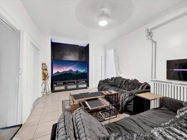 Property for sale in The Bronx, Arverne