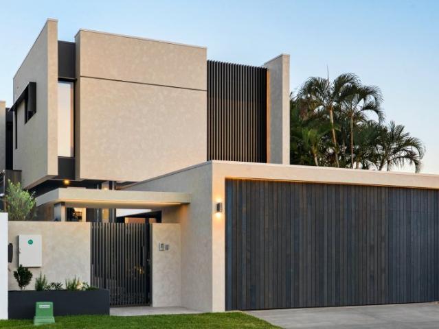 House for sale in Mermaid Waters, Gold Coast City