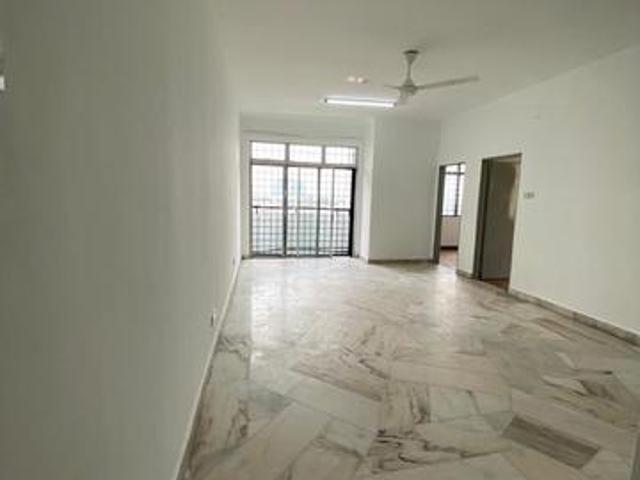 Apartment for sale in Petaling, Damansara Damai