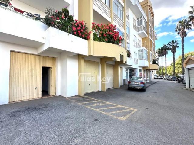 Garagem alugar em Torraltinha, Lagos