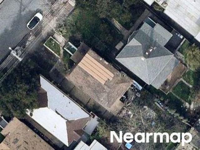 House for sale in Oakland
