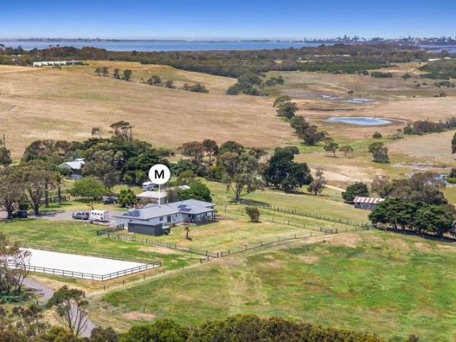 Cottage for sale in Marcus Hill, Victoria