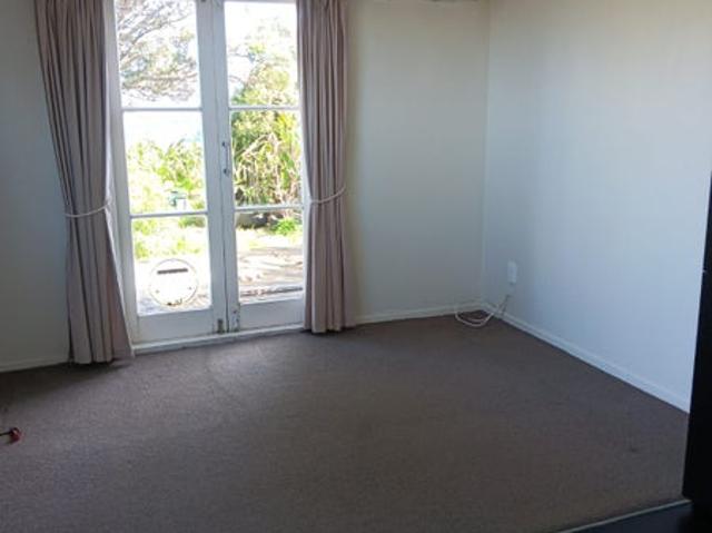 Apartment for rent in Laingholm Central, Waitākere Ranges